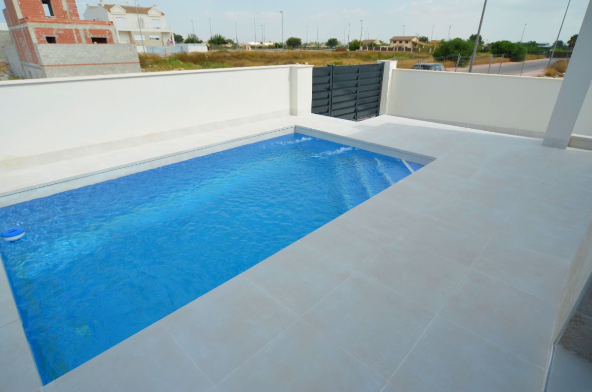 For sale of villa in Daya Nueva