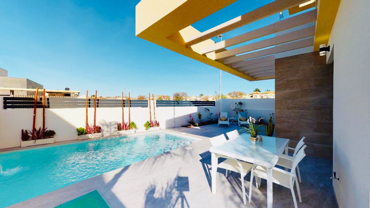 Venta de villa en Los Montesinos
