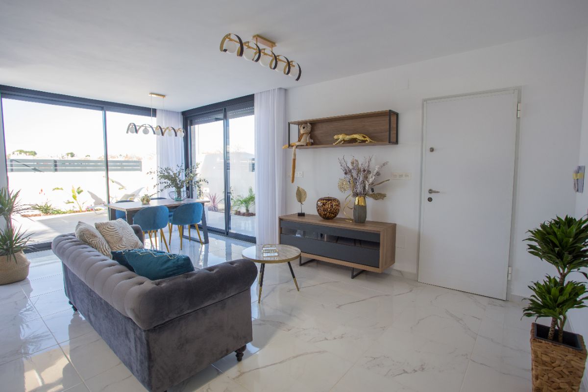 Venta de villa en Los Montesinos