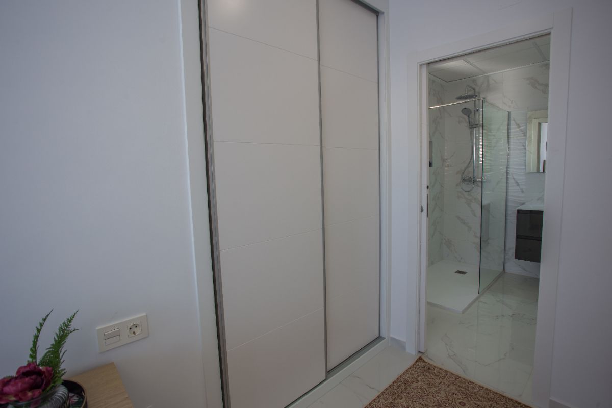 Venta de villa en Los Montesinos