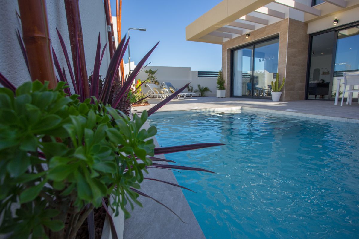 Venta de villa en Los Montesinos
