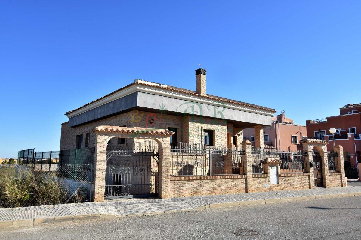 For sale of villa in Los Montesinos