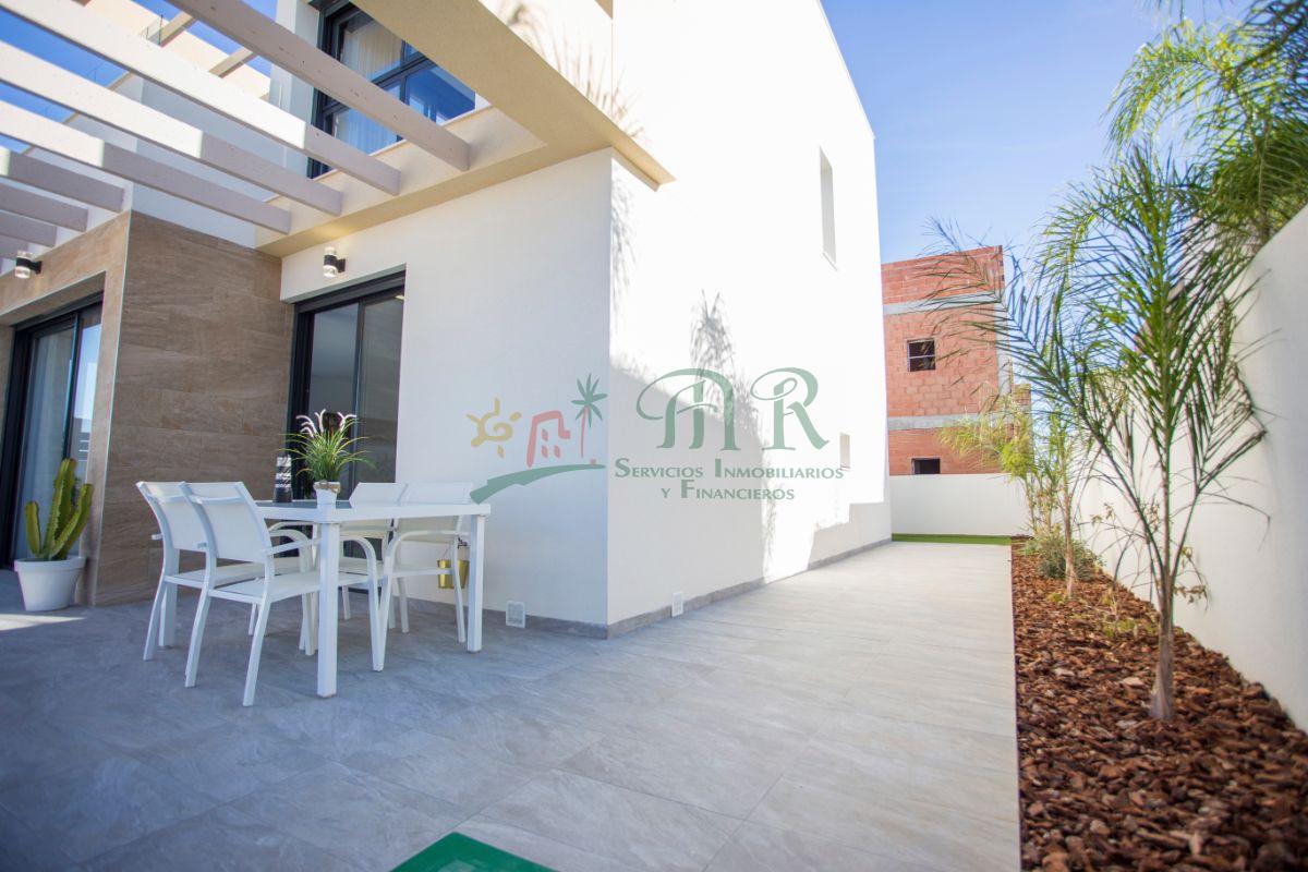 For sale of villa in Los Montesinos