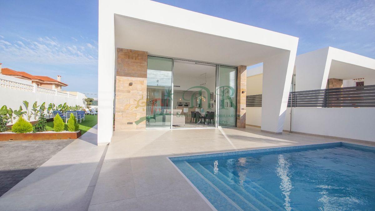 For sale of villa in Torrevieja