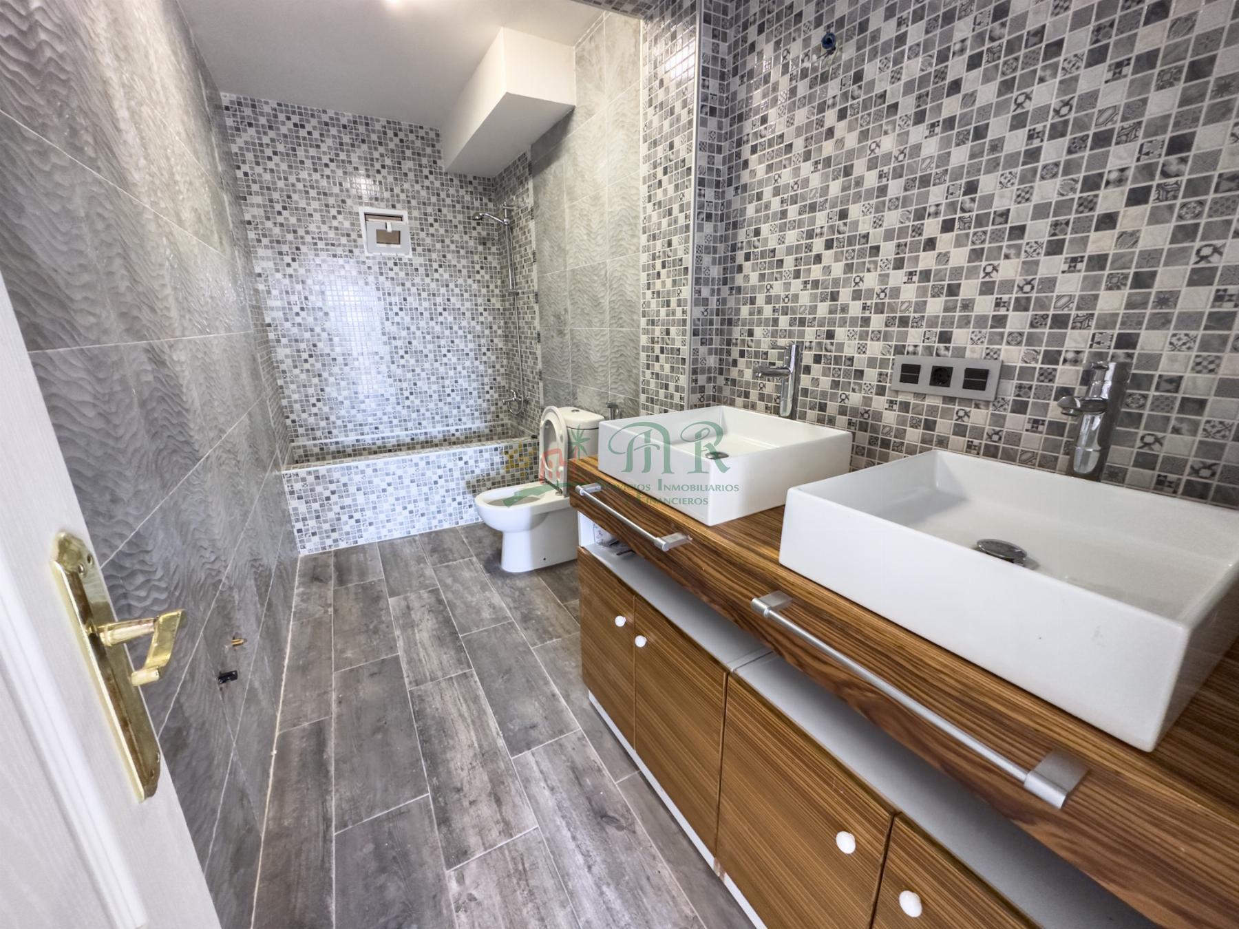 For sale of flat in Almoradí
