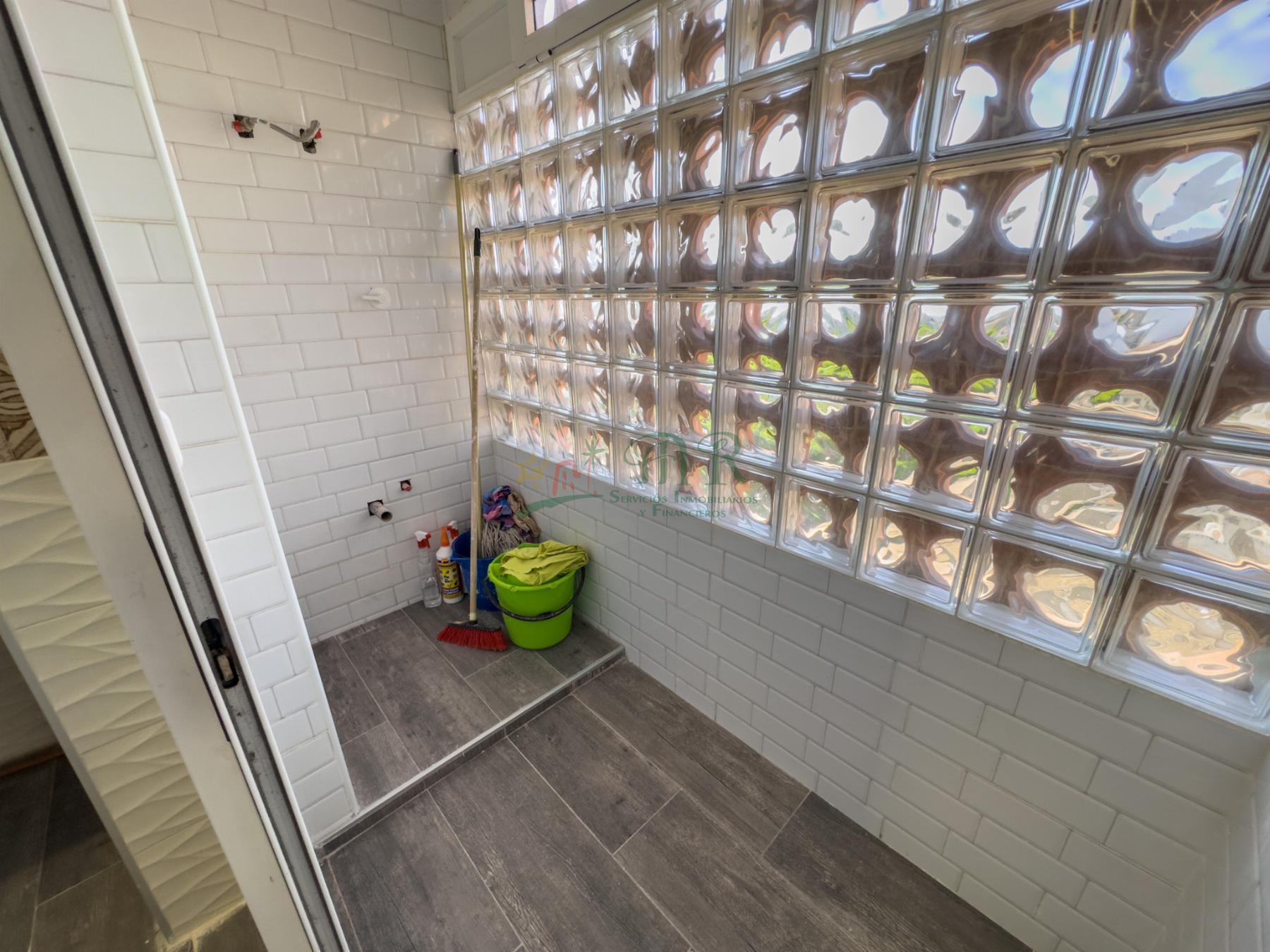 For sale of flat in Almoradí