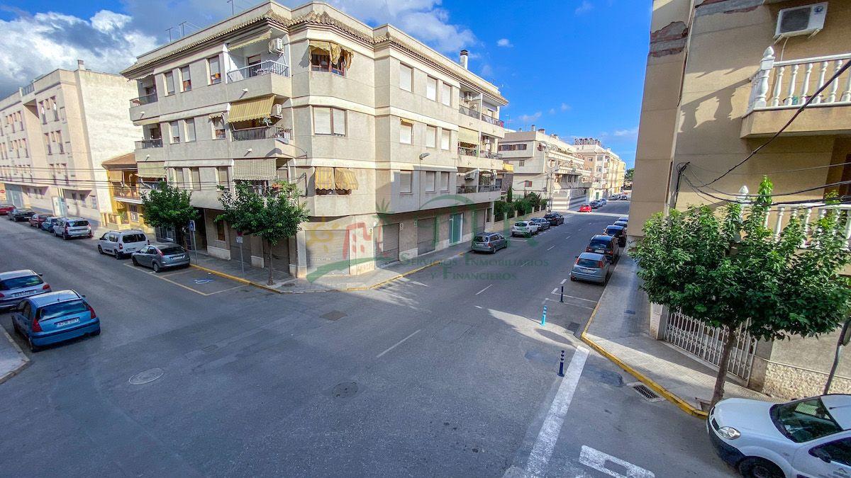 For sale of flat in Almoradí
