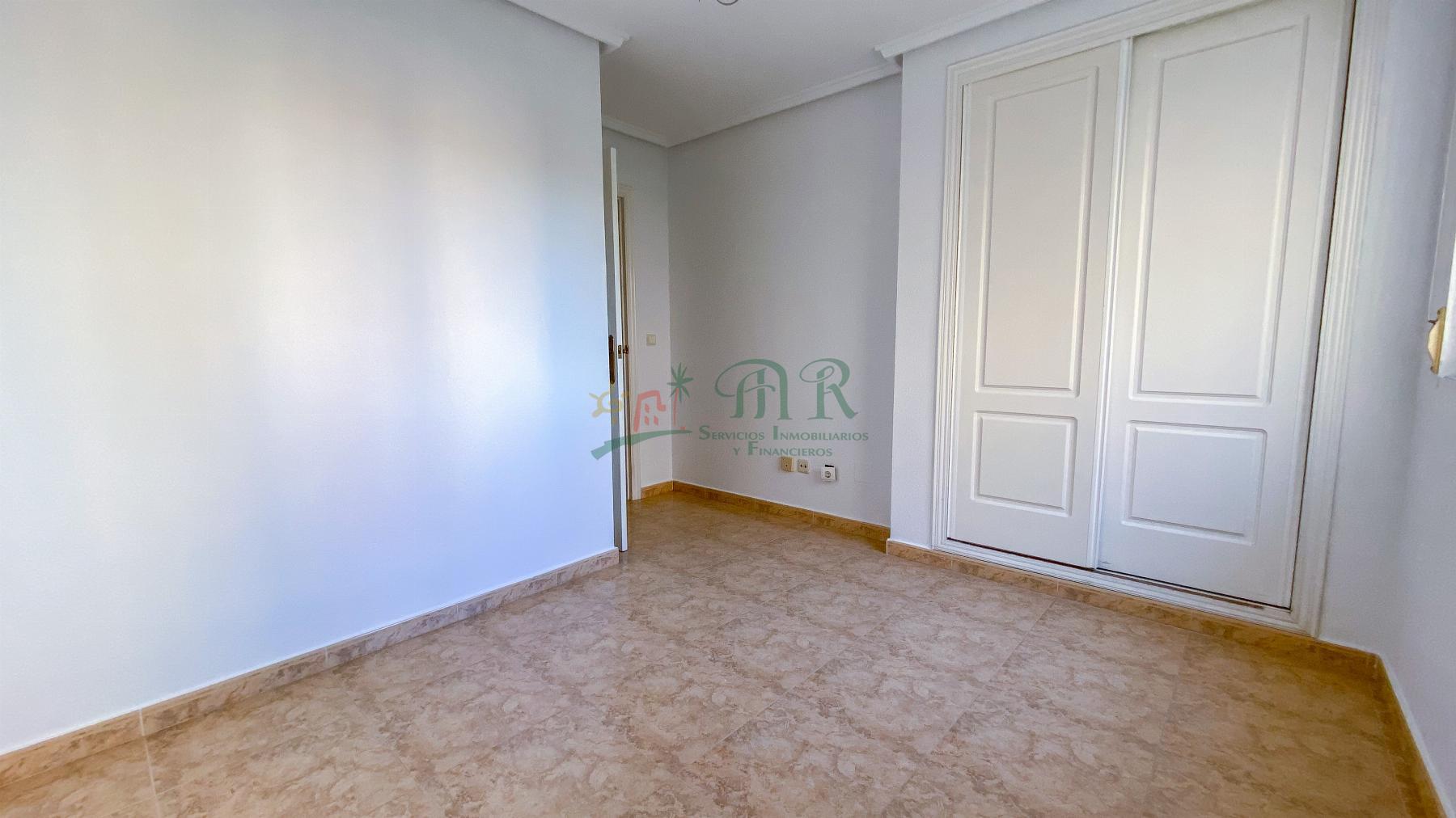 For sale of apartment in Guardamar del Segura