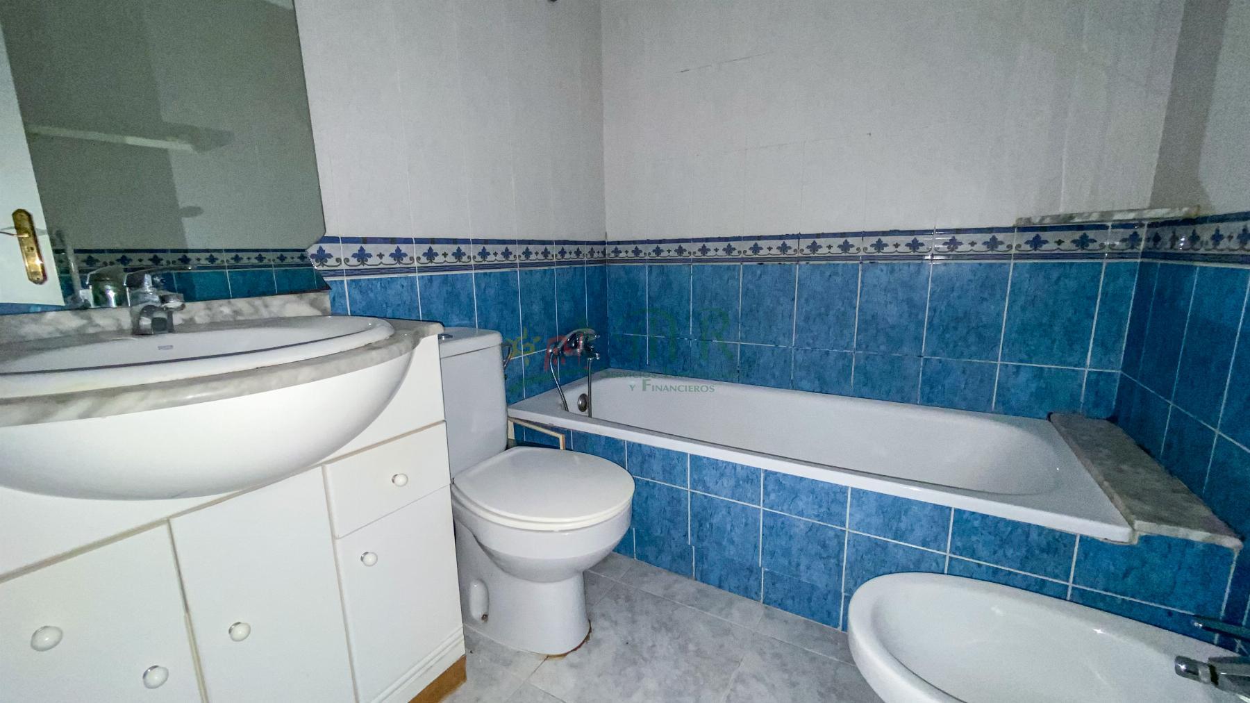 For sale of apartment in Guardamar del Segura