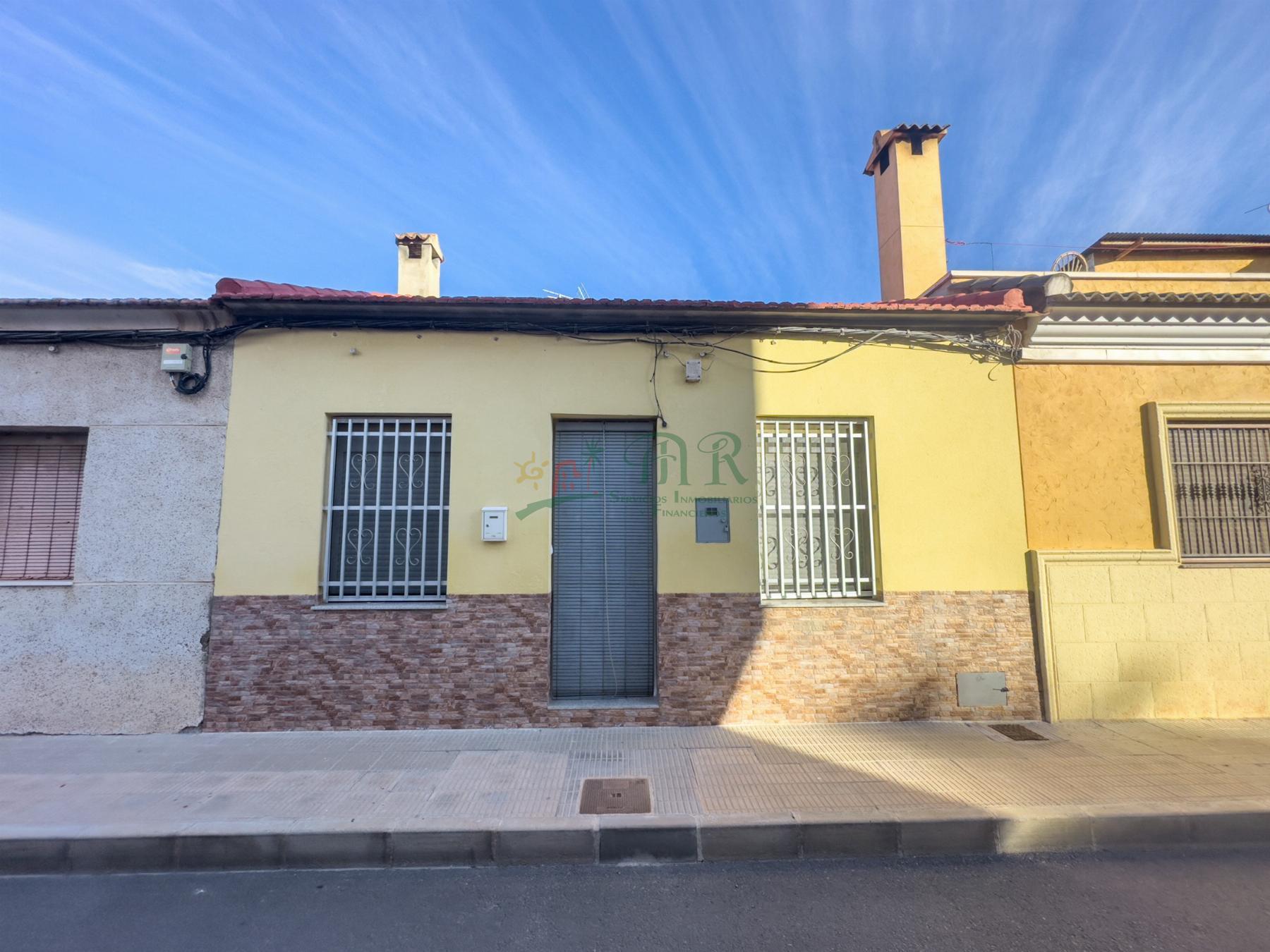 For sale of house in Almoradí