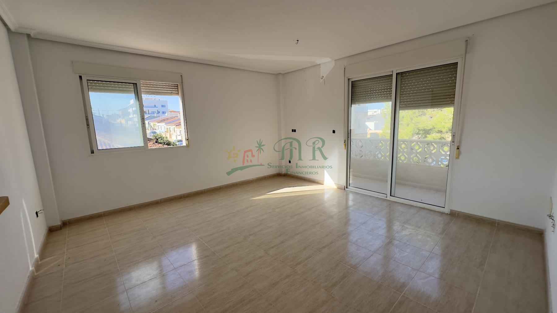 For sale of flat in Benijófar