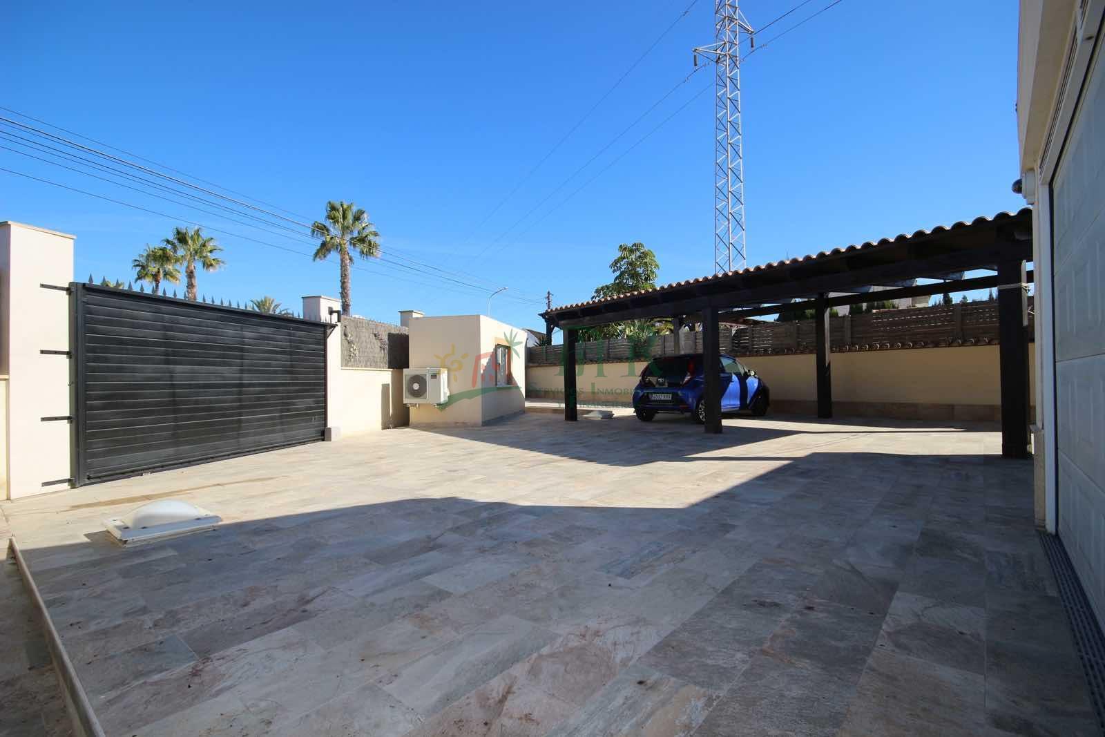 For sale of villa in Ciudad Quesada