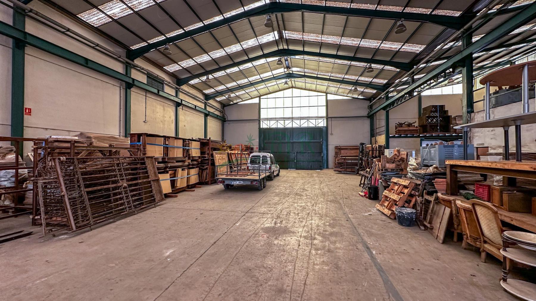 For sale of industrial plant/warehouse in Daya Nueva