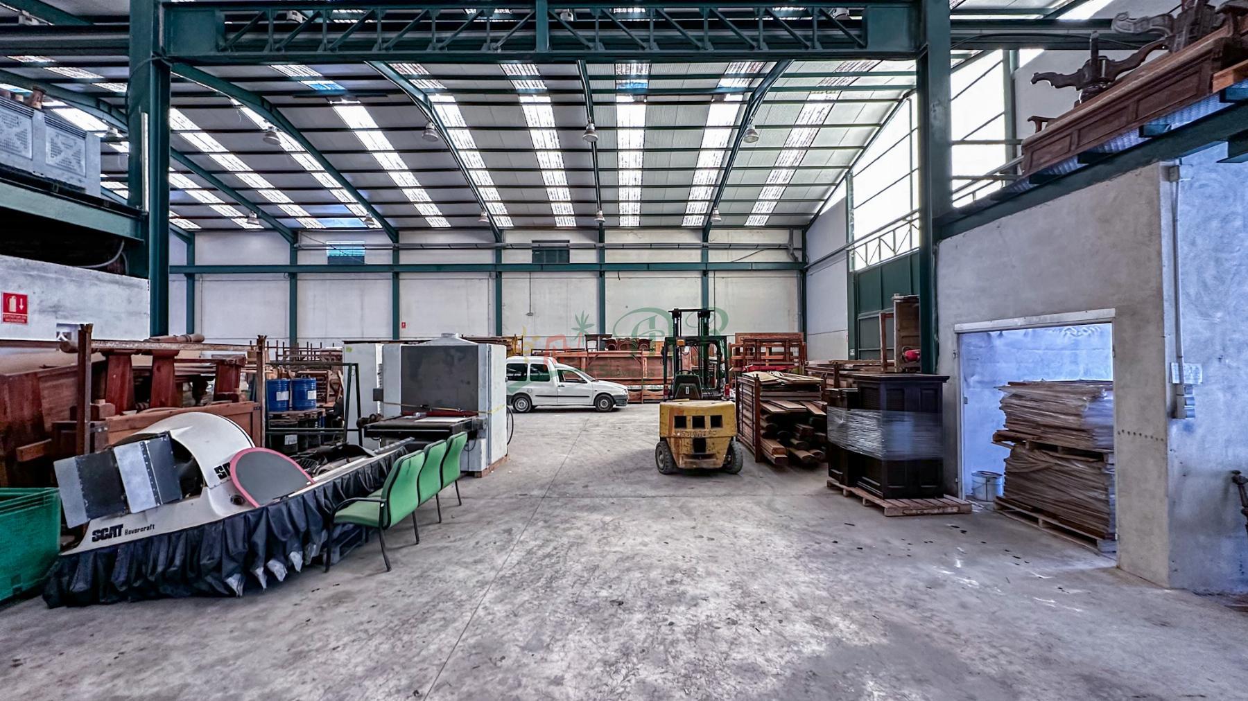 For sale of industrial plant/warehouse in Daya Nueva