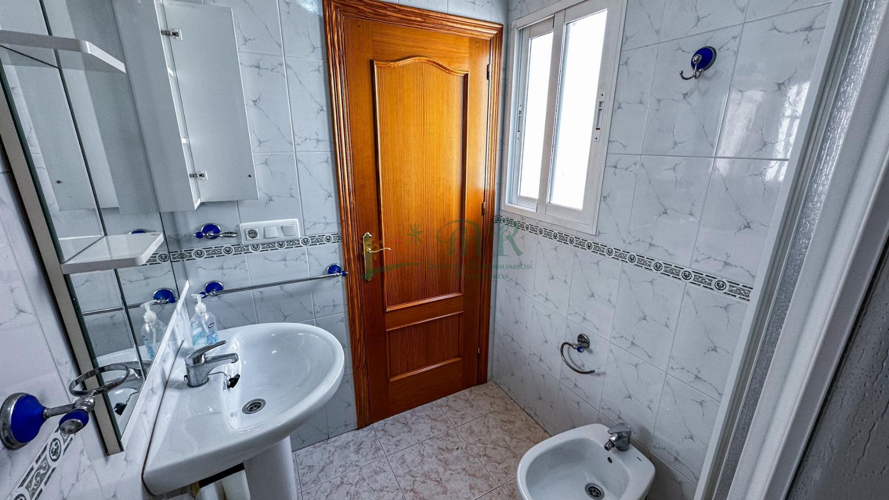 Suite bathroom