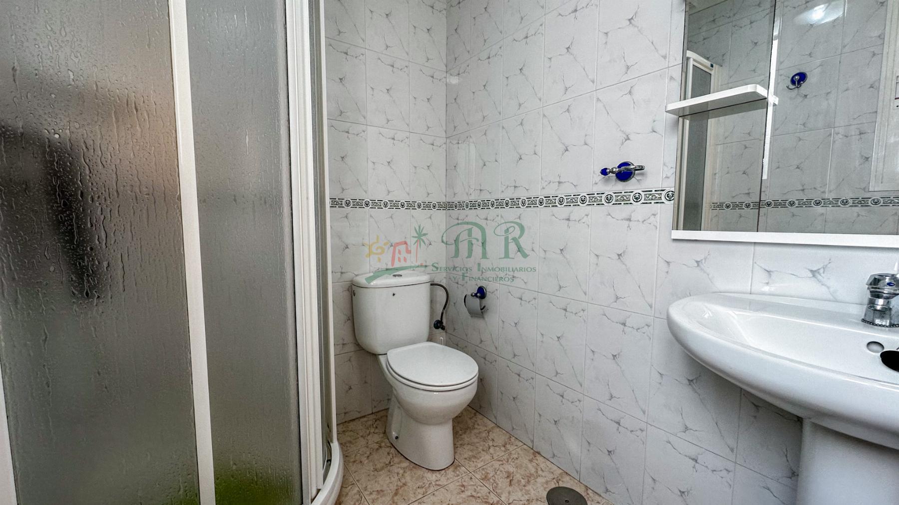 Suite bathroom