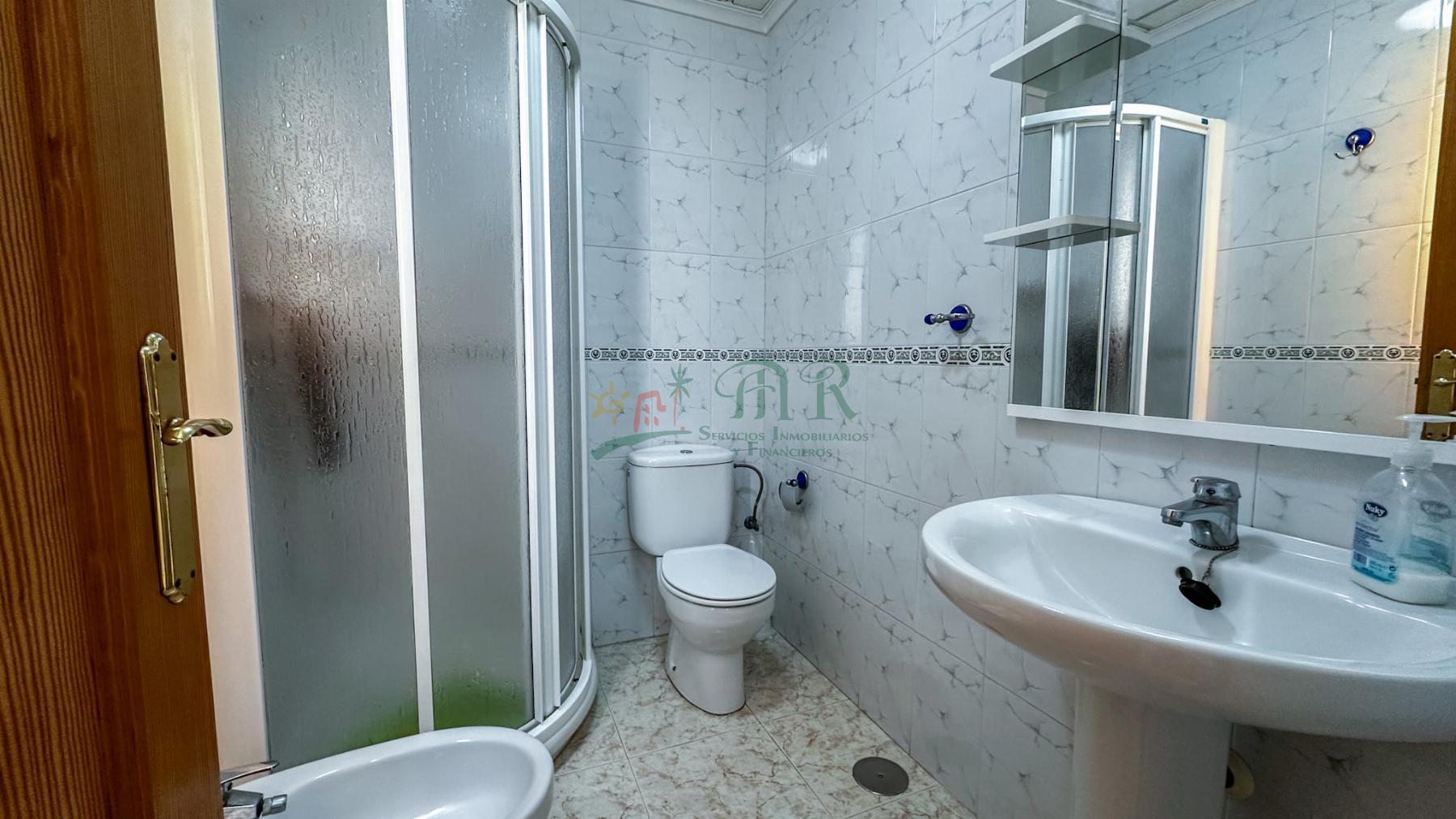 Suite bathroom
