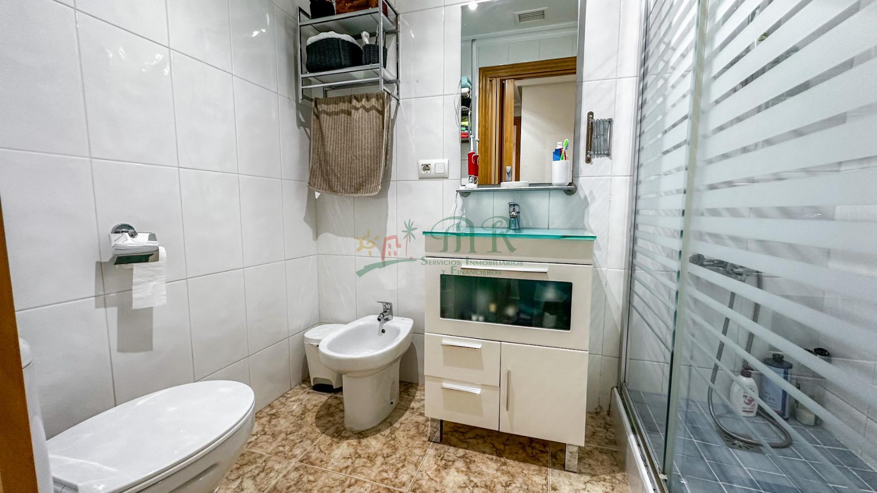 Suite bathroom
