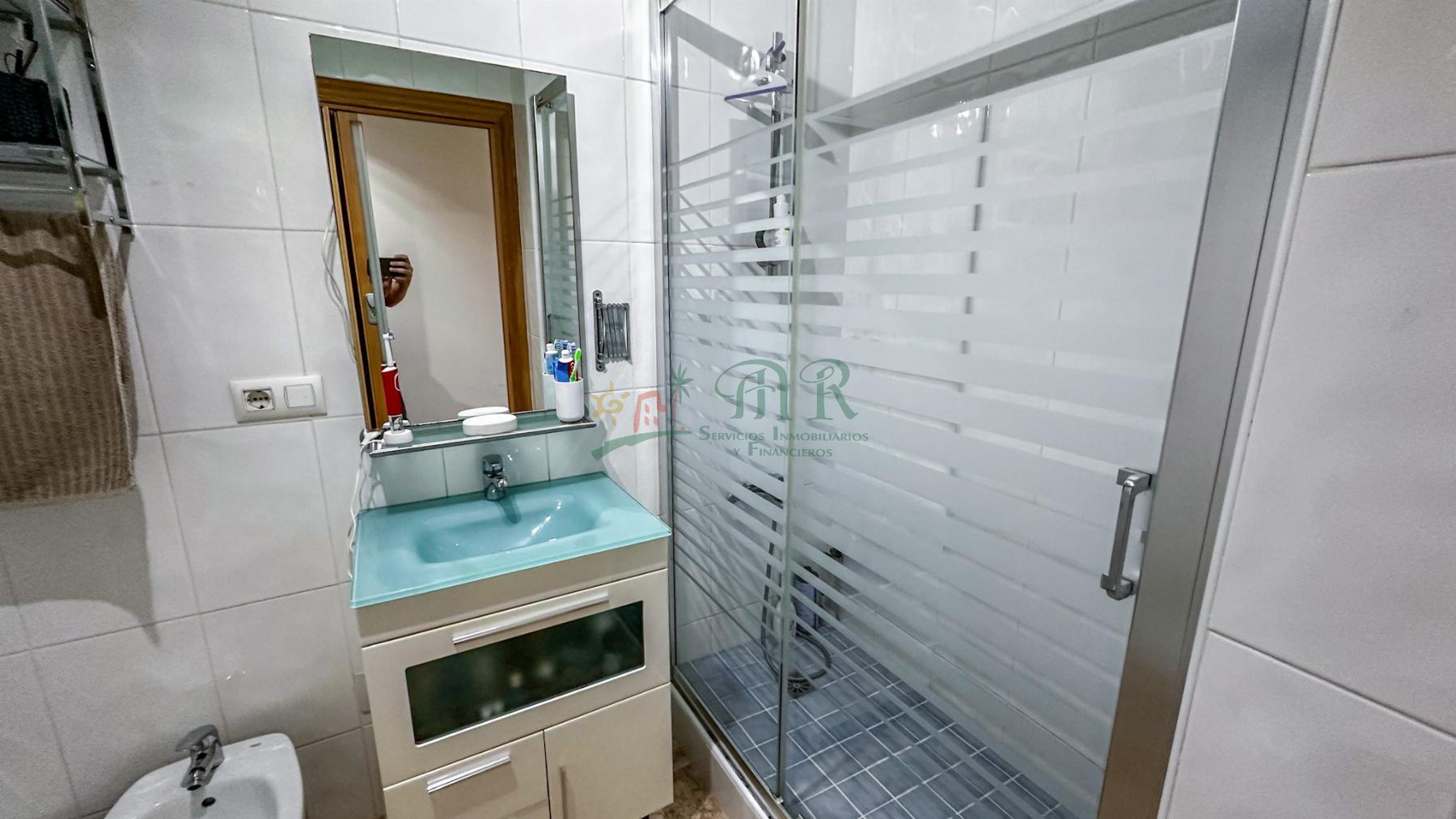 Suite bathroom