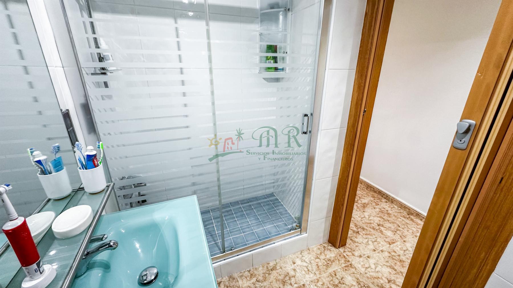 Suite bathroom