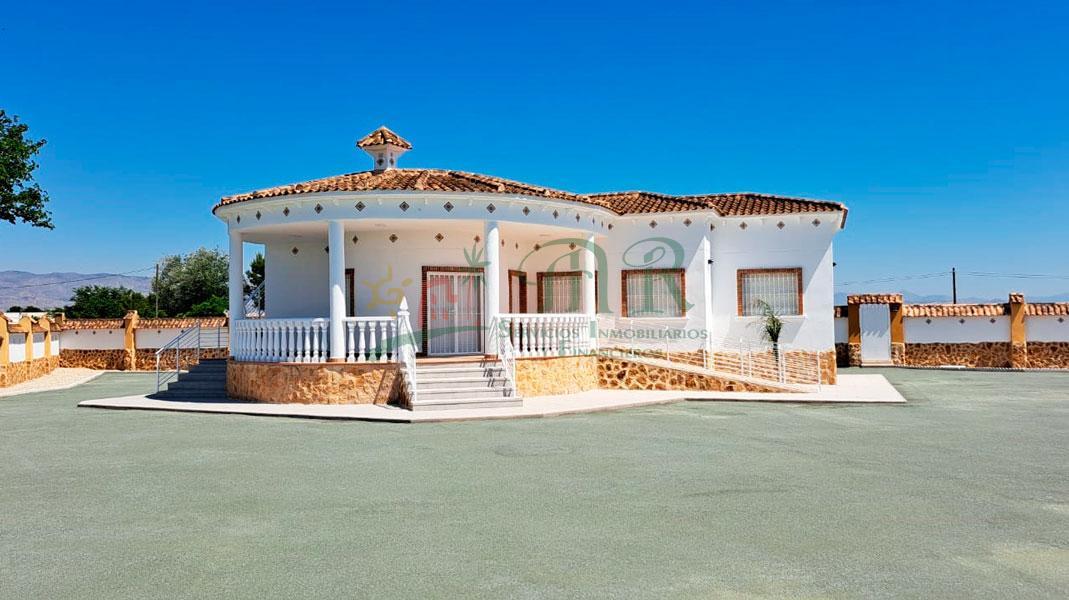 For sale of villa in Catral