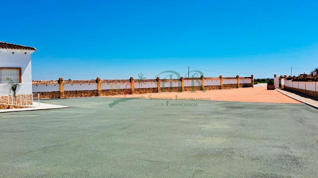 For sale of villa in Catral
