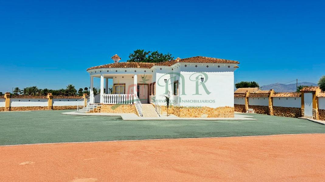 For sale of villa in Catral