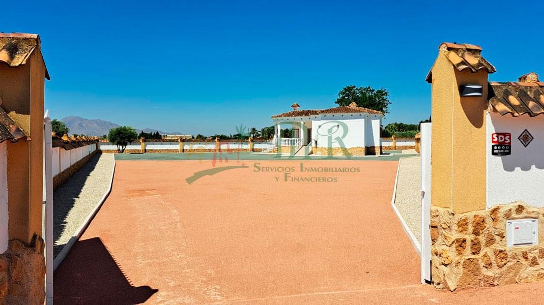 For sale of villa in Catral