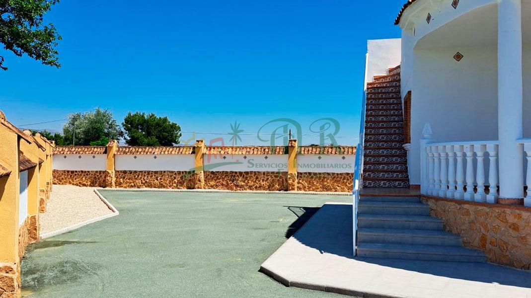 For sale of villa in Catral