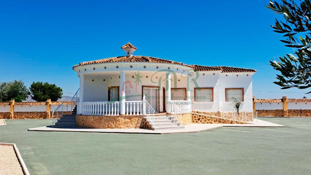 For sale of villa in Catral