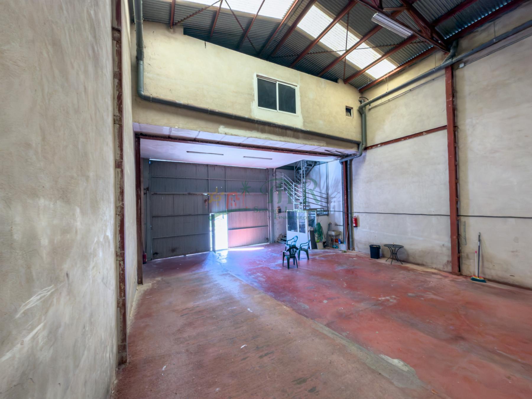 Venta de nave en Albatera