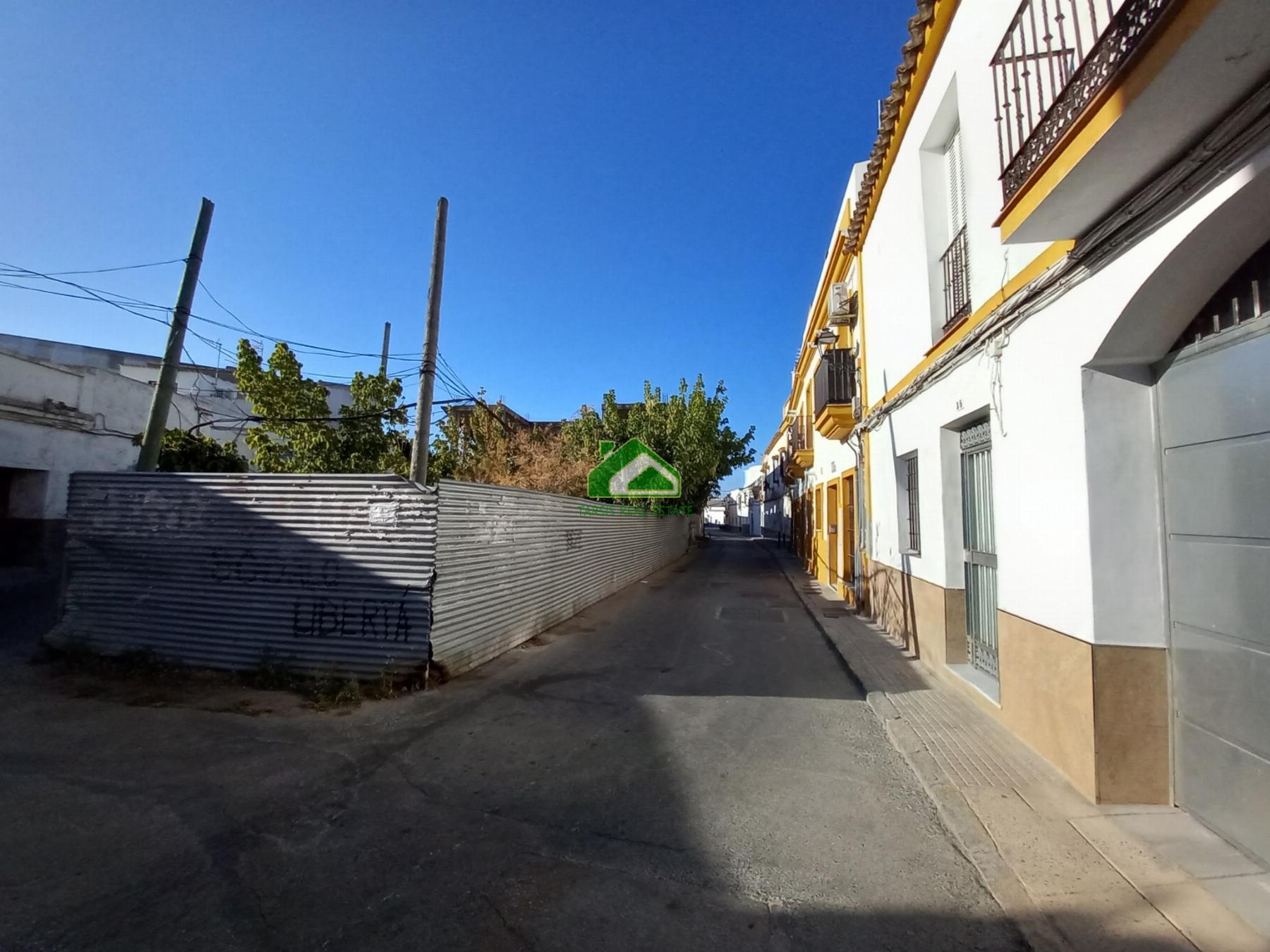 For sale of building in Sanlúcar de Barrameda