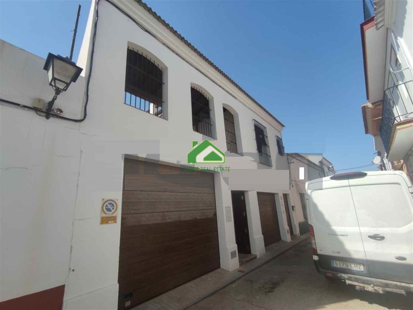 For sale of duplex in Almonte