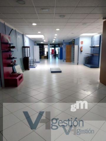 For rent of commercial in Villamartín