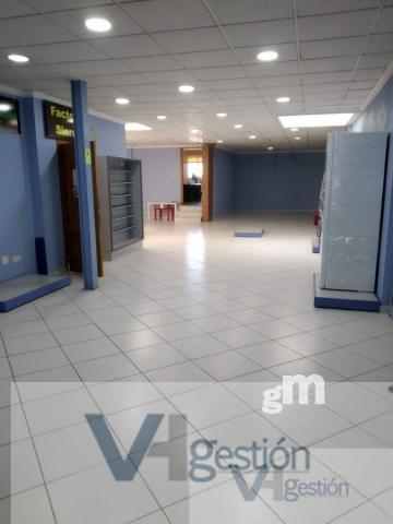 For rent of commercial in Villamartín