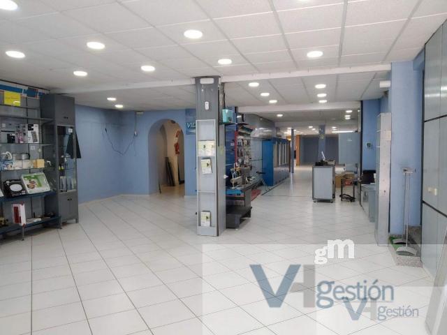 For rent of commercial in Villamartín