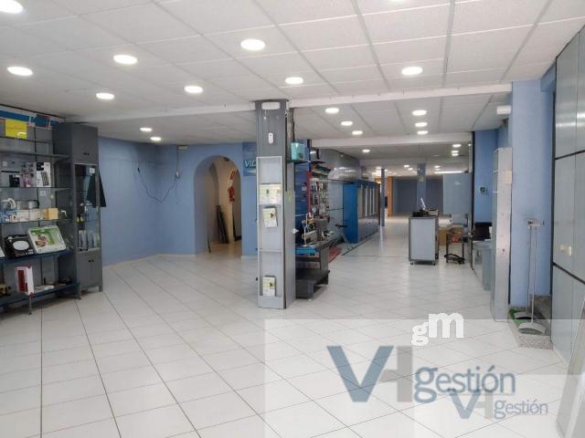 For rent of commercial in Villamartín