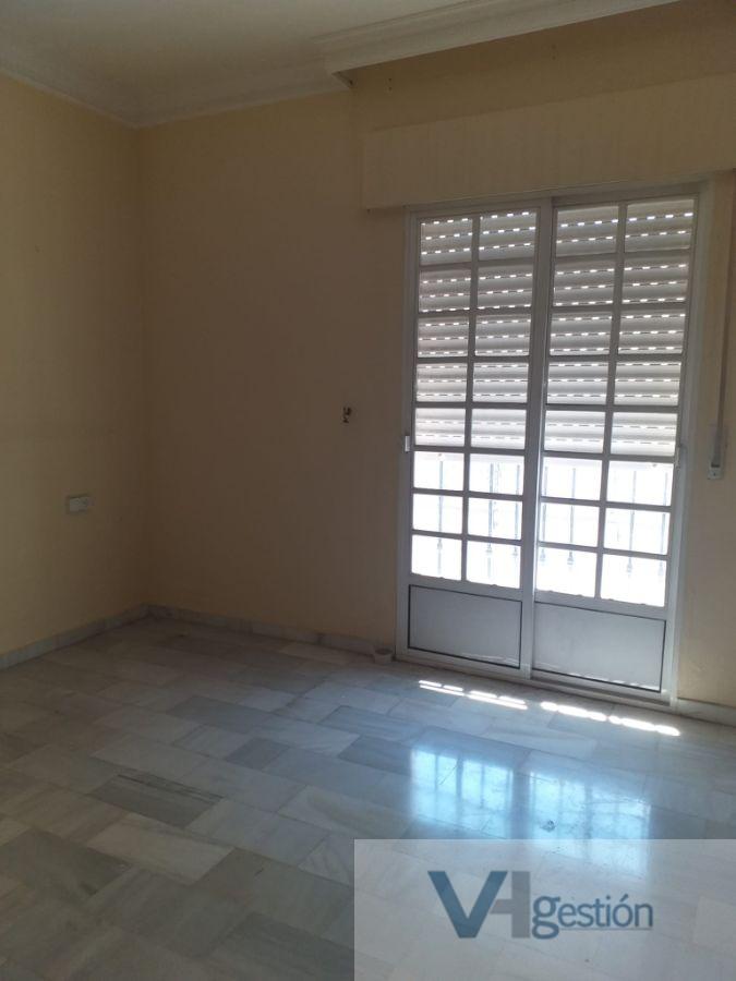 For sale of flat in Villamartín