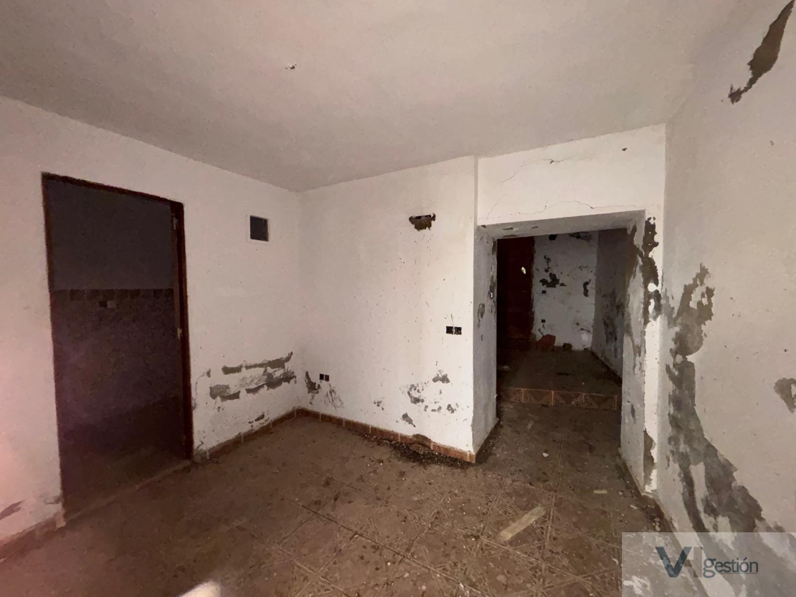 For sale of house in Bornos