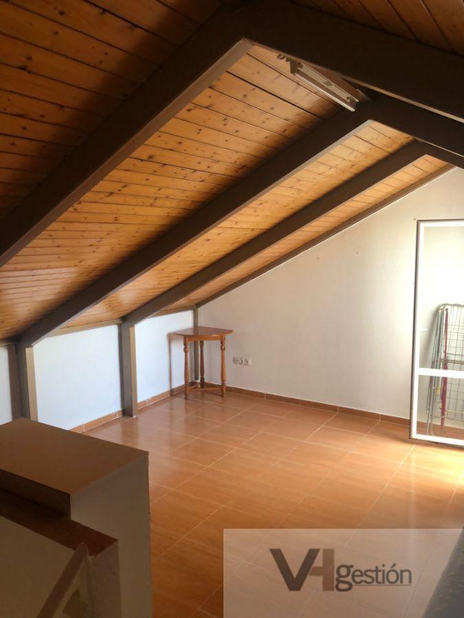 For sale of house in Villamartín