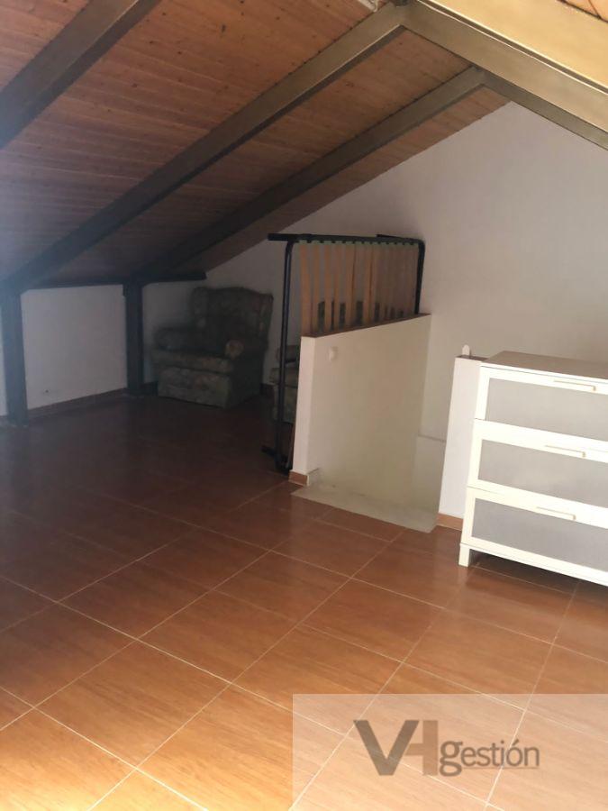 For sale of house in Villamartín