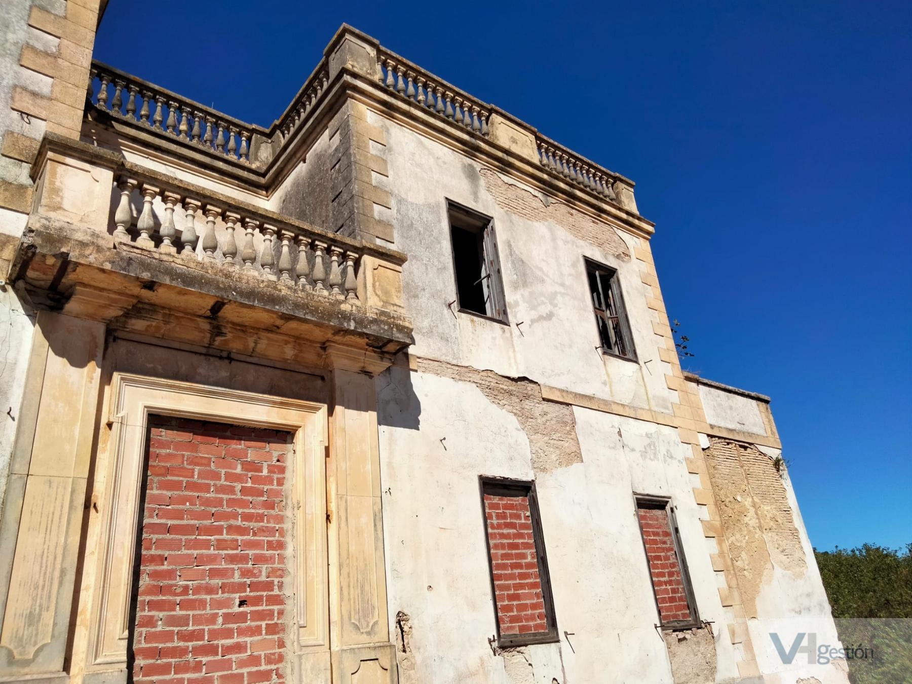 For sale of land in Bornos