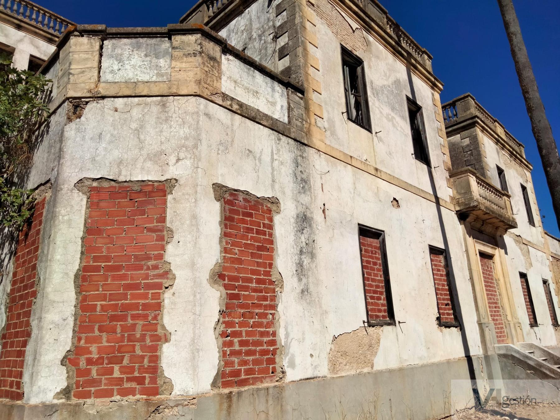 For sale of land in Bornos