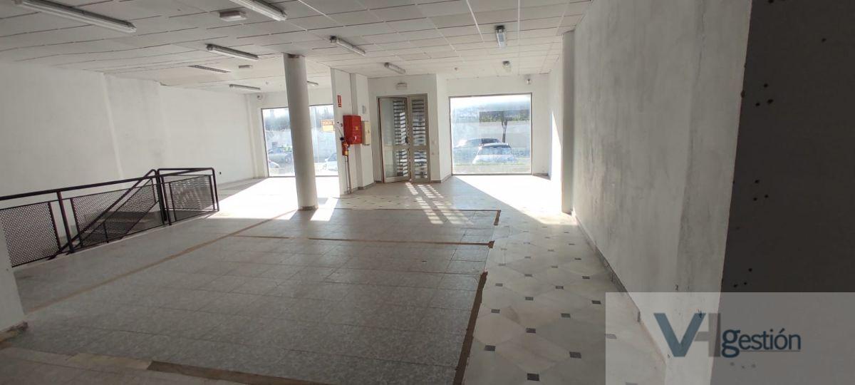 Venta de local comercial en Villamartín