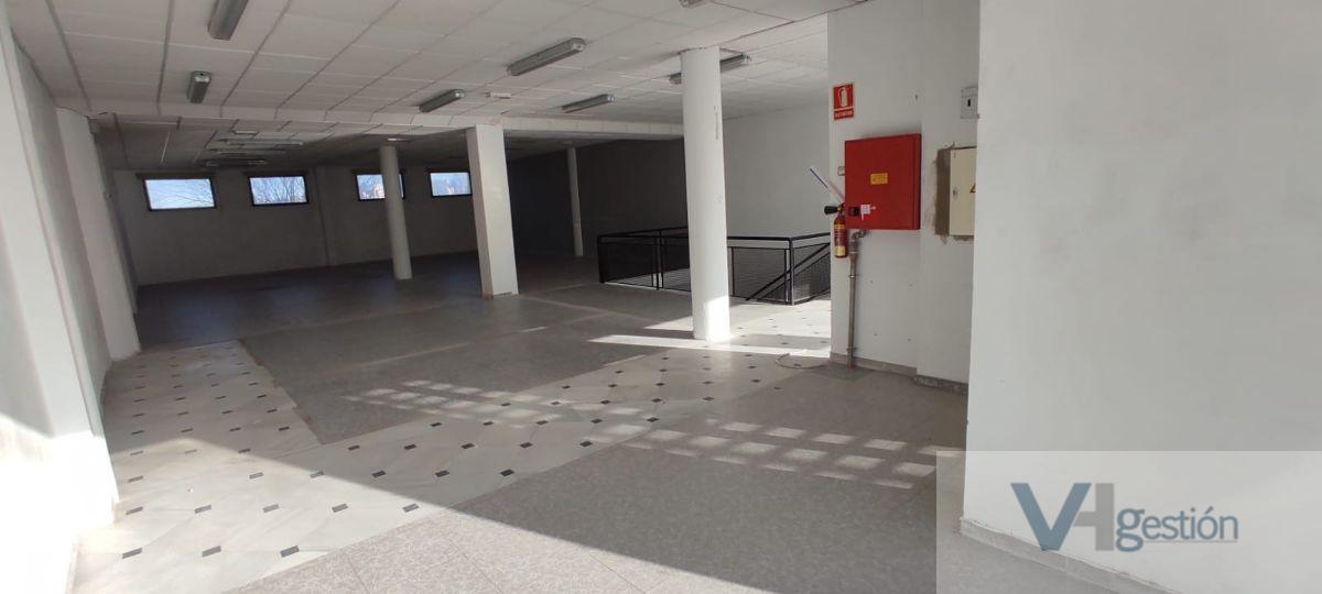 Venta de local comercial en Villamartín