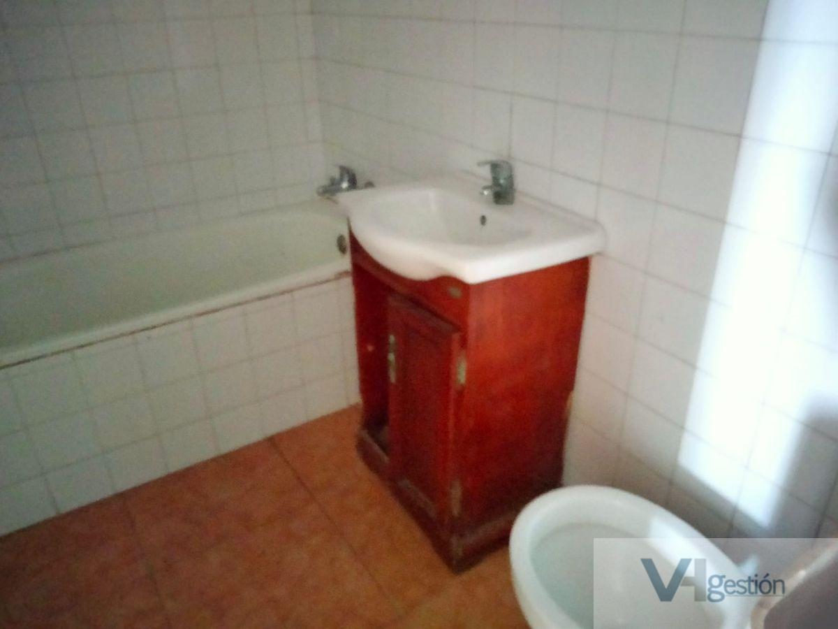 For sale of house in Villamartín
