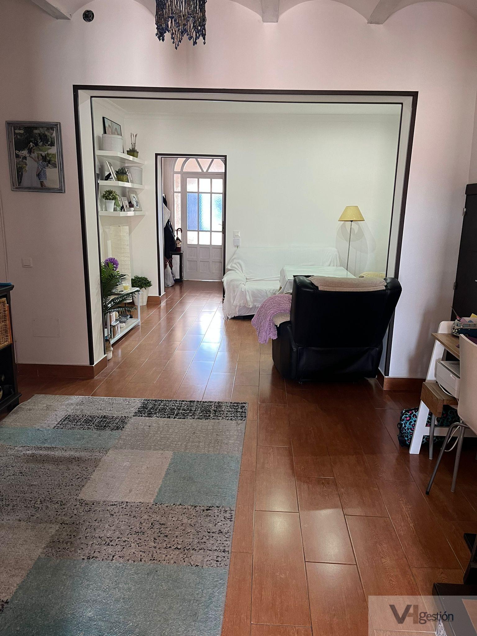 For sale of house in Villamartín