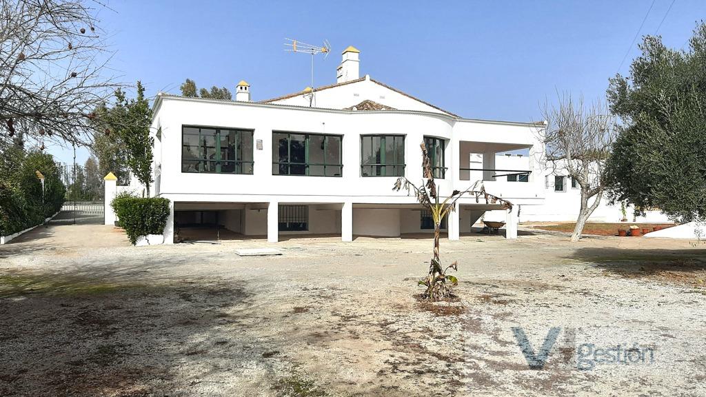 For sale of rural property in Villamartín