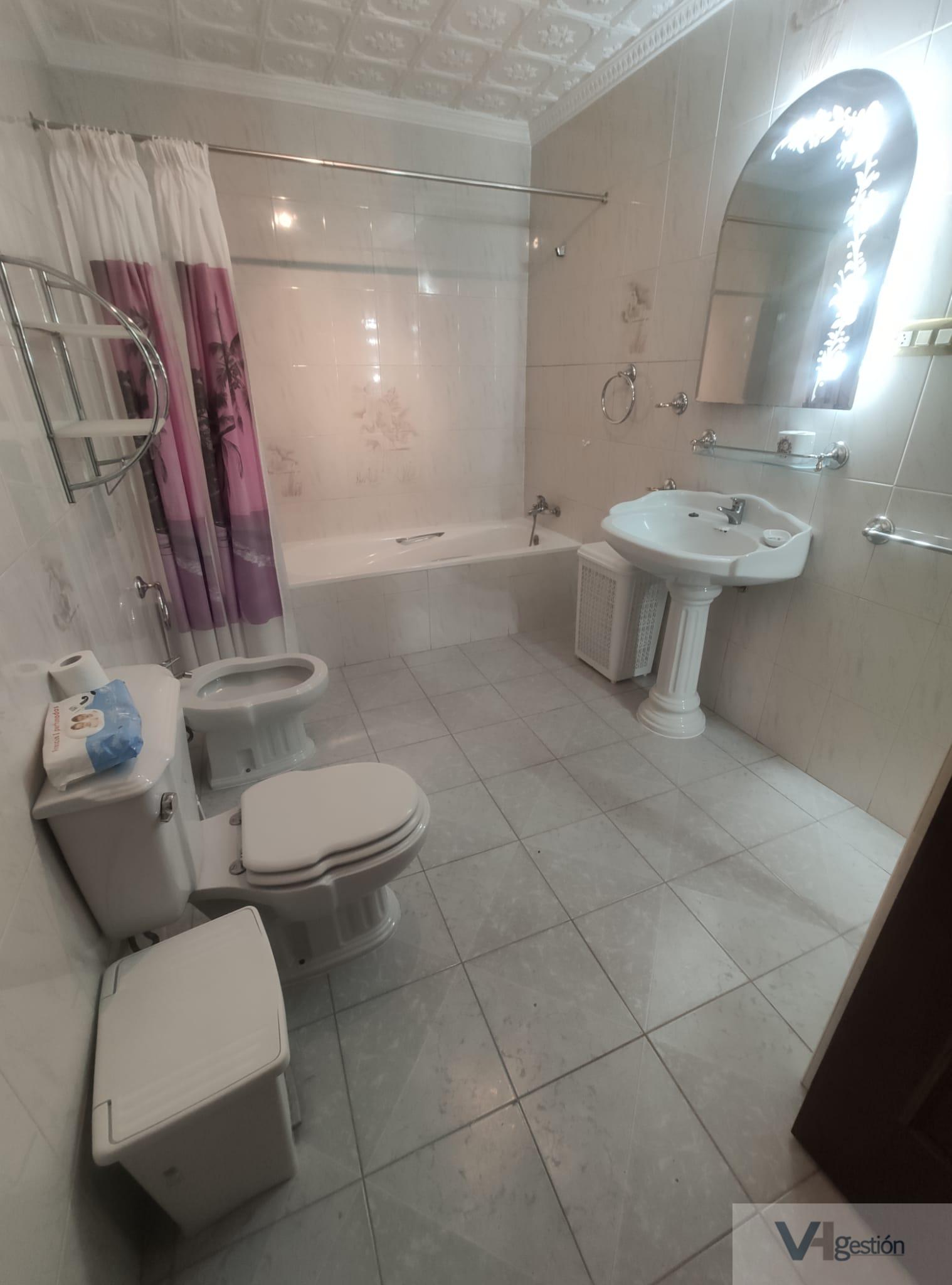 For sale of house in Villamartín