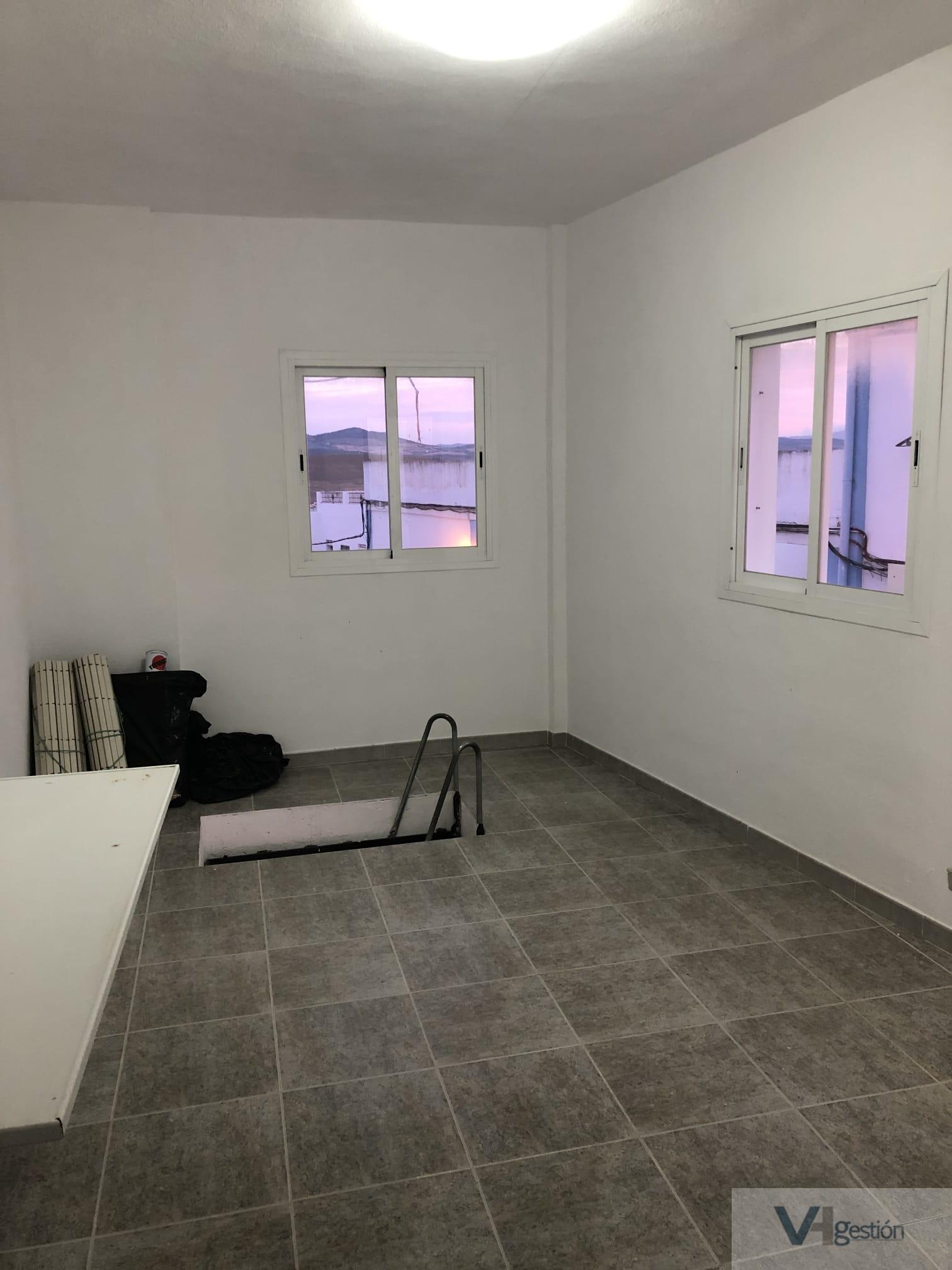 For sale of commercial in Villamartín